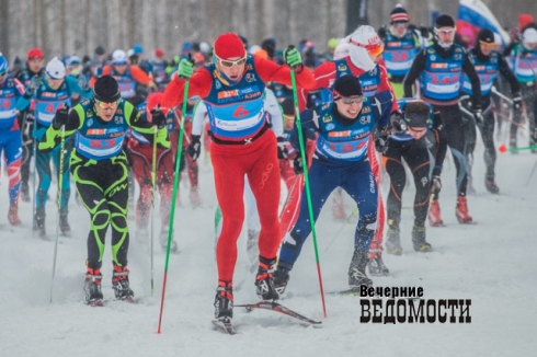 Уральские лыжники побежали из Азии в Европу и обратно