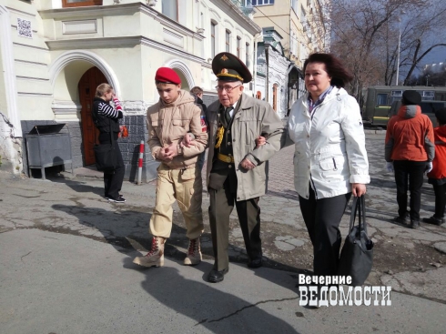 В Екатеринбурге мэрия отказалась везти ветеранов-парадников в День Победы. Подключились общественники и депутаты (ФОТО)