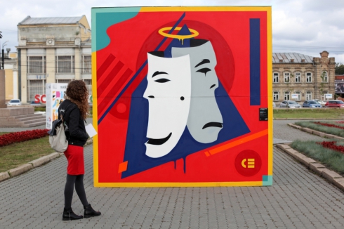TELE2 открыла на Кировке выставку «30 граней тебя»