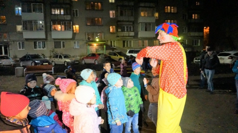 В Екатеринбурге открылся первый двор, благоустроенный по федеральной программе