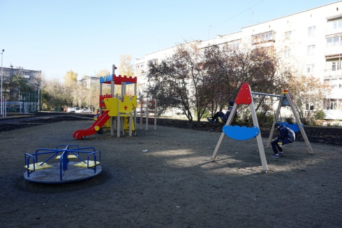 В Екатеринбурге открылся первый двор, благоустроенный по федеральной программе