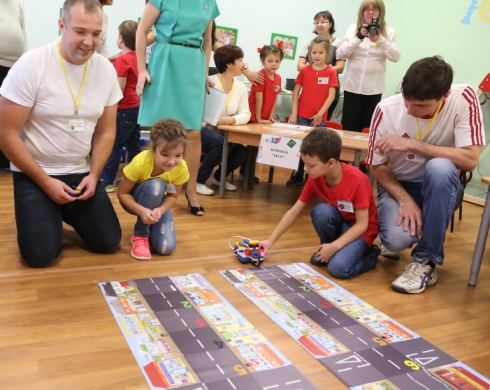 В 2017 году ЕВРАЗ направил два миллиона рублей на приобретение конструкторов для детских садов Нижнего Тагила