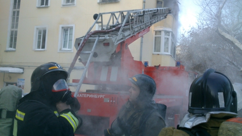 В Екатеринбурге при пожаре на улице Нагорной погибли два пенсионера (фото)
