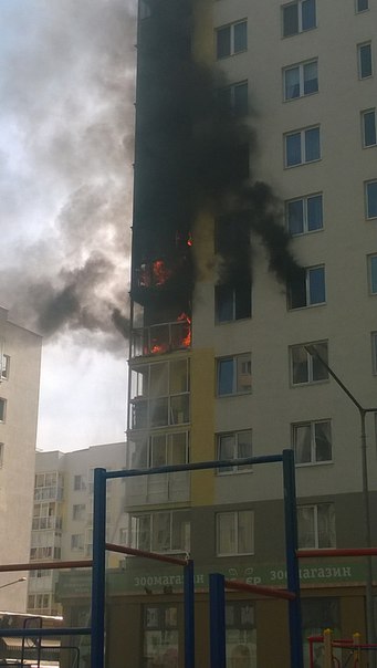 Из горящего дома в Академическом эвакуировали 70 человек Из горящего дома в Академическом эвакуировали 70 человек