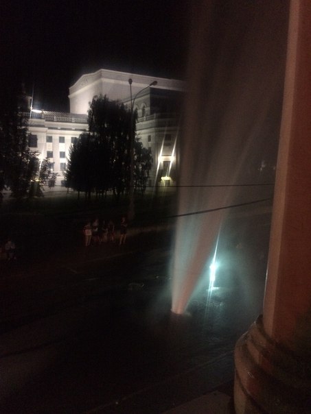 «Это нормально». В Екатеринбурге из-под земли забили гейзеры (ФОТО)