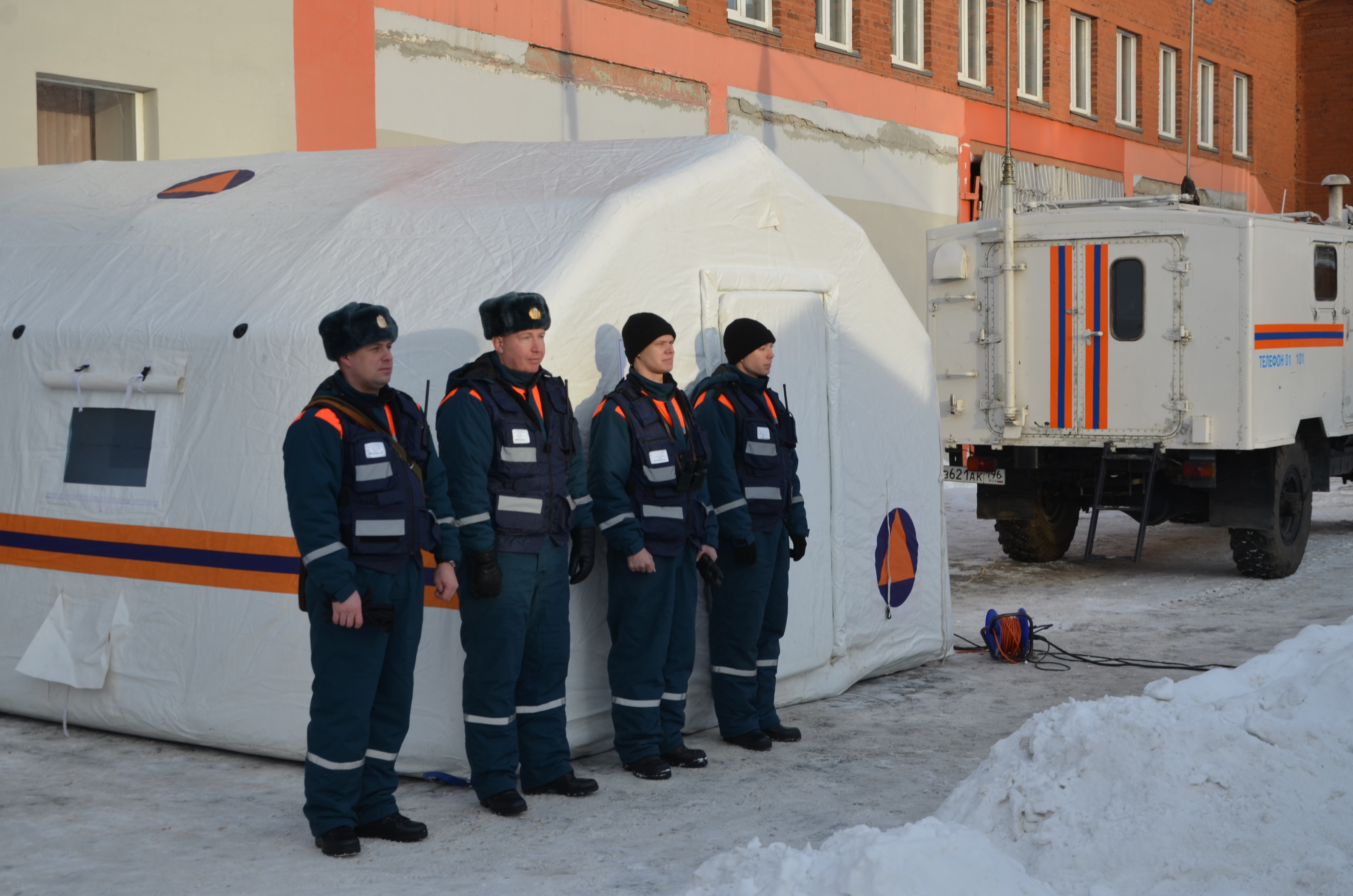 17 мобильных групп готовы спасти и обогреть свердловчан зимой