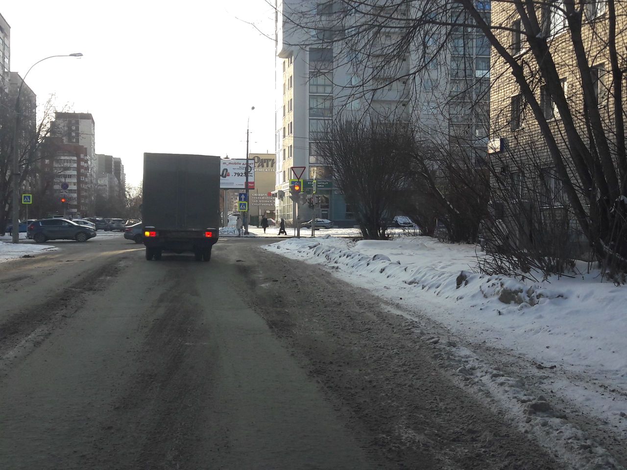ГИБДД: в Екатеринбурге из-за плохой уборки дорог страдают люди ГИБДД: в Екатеринбурге из-за плохой уборки дорог страдают люди