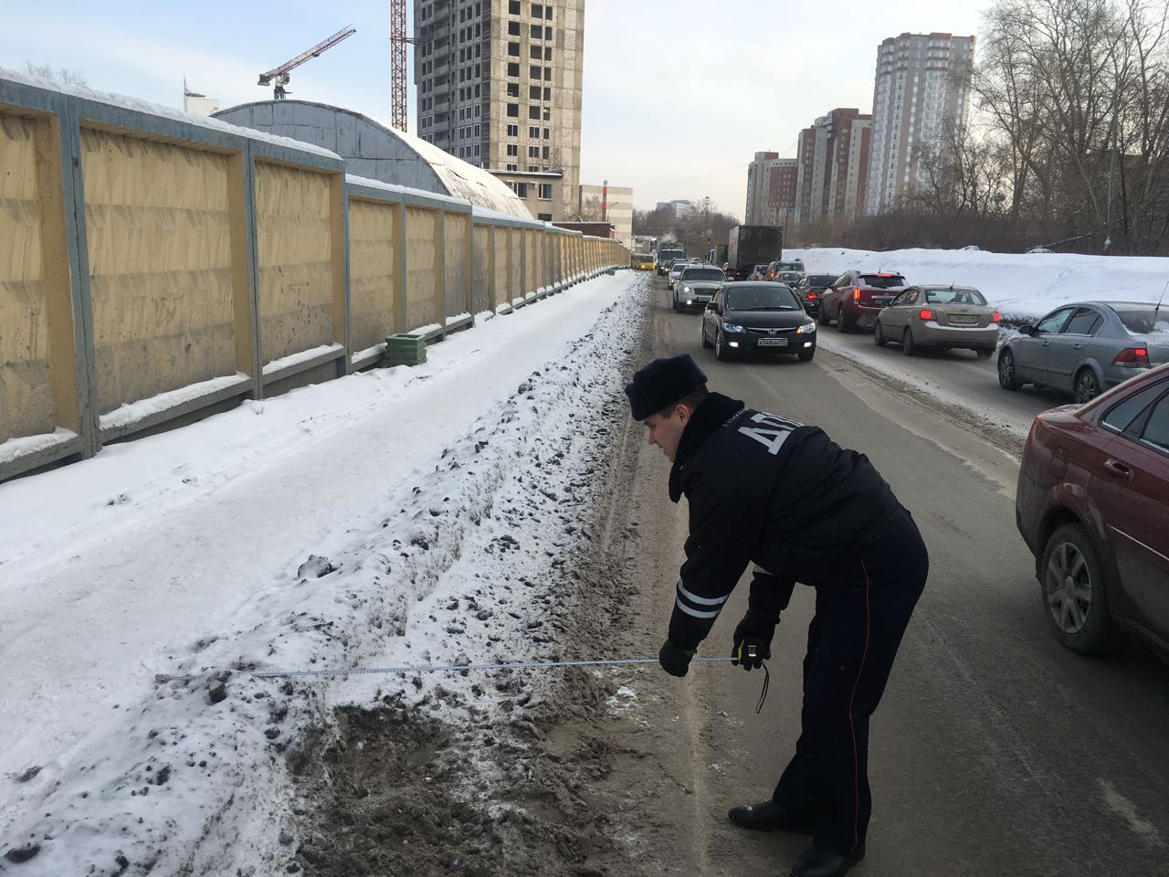 ГИБДД: в Екатеринбурге из-за плохой уборки дорог страдают люди ГИБДД: в Екатеринбурге из-за плохой уборки дорог страдают люди