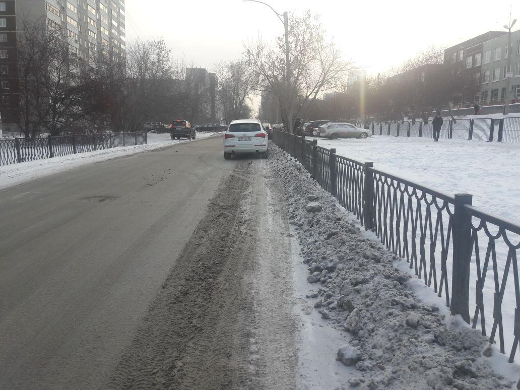 ГИБДД: в Екатеринбурге из-за плохой уборки дорог страдают люди ГИБДД: в Екатеринбурге из-за плохой уборки дорог страдают люди