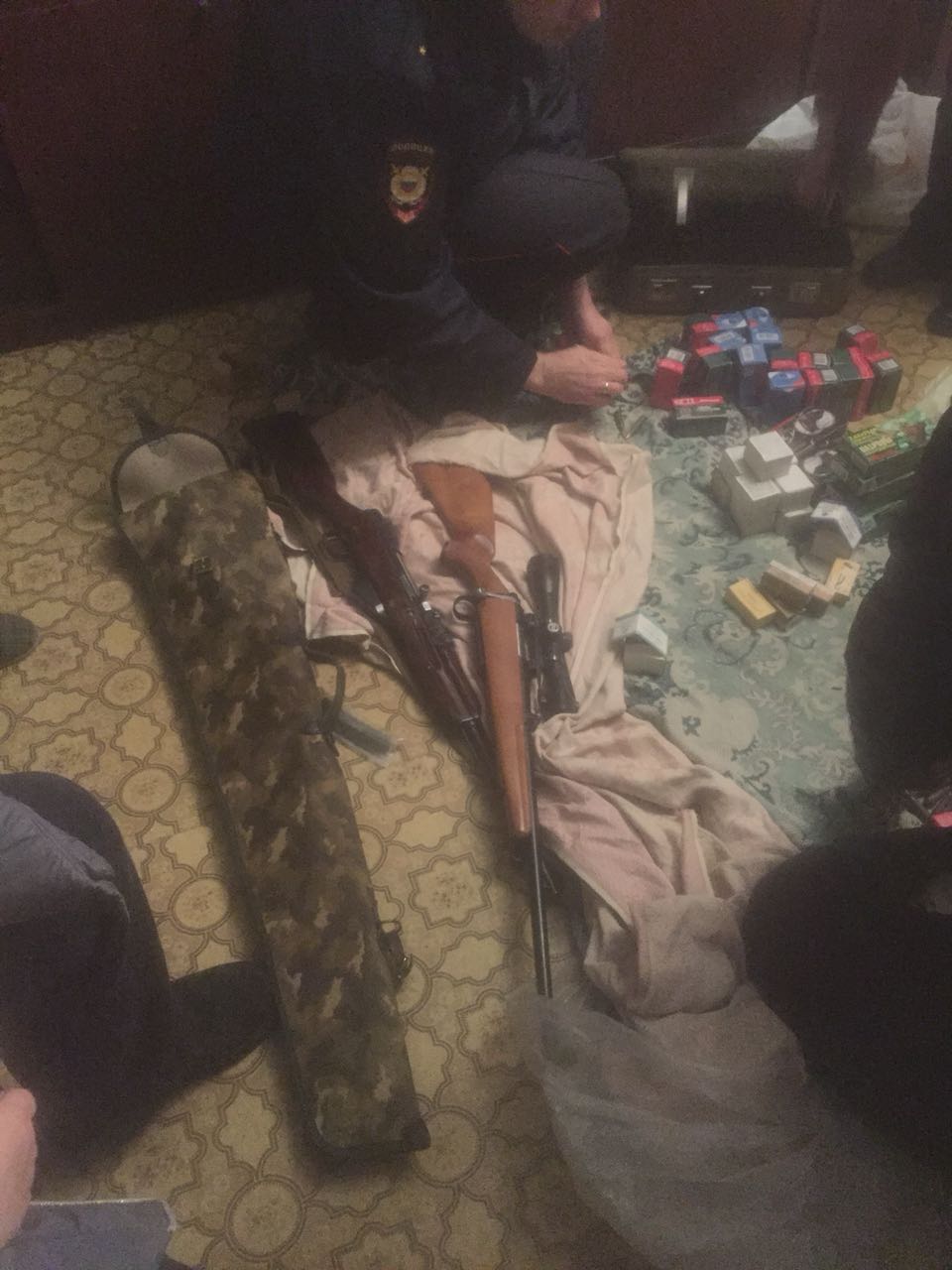 В квартире на Эльмаше нашли нелегальный арсенал В квартире на Эльмаше нашли нелегальный арсенал