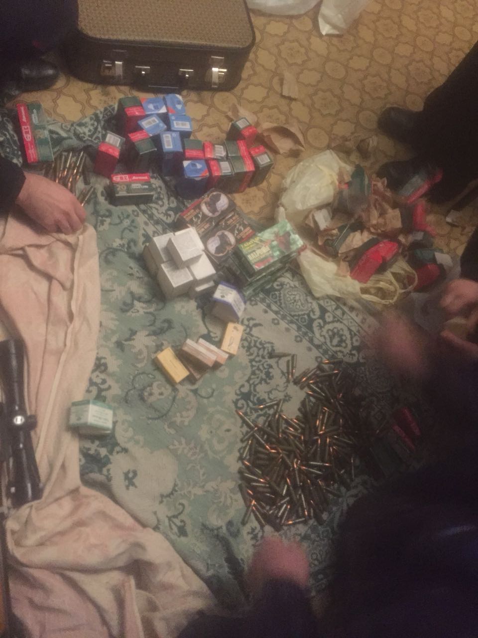 В квартире на Эльмаше нашли нелегальный арсенал В квартире на Эльмаше нашли нелегальный арсенал
