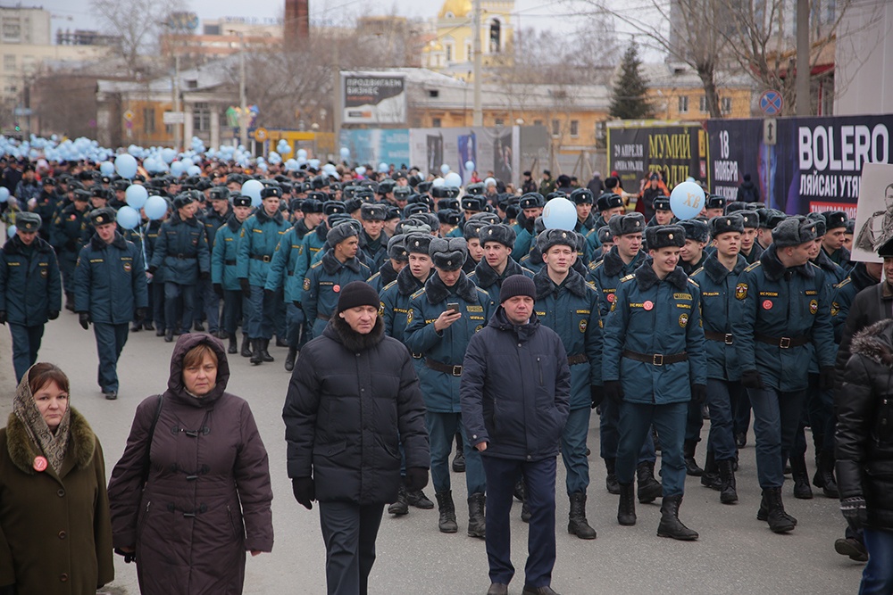 Около пяти тысяч человек приняли участие в пасхальном крестном ходе в Екатеринбурге Около пяти тысяч человек приняли участие в пасхальном крестном ходе в Екатеринбурге