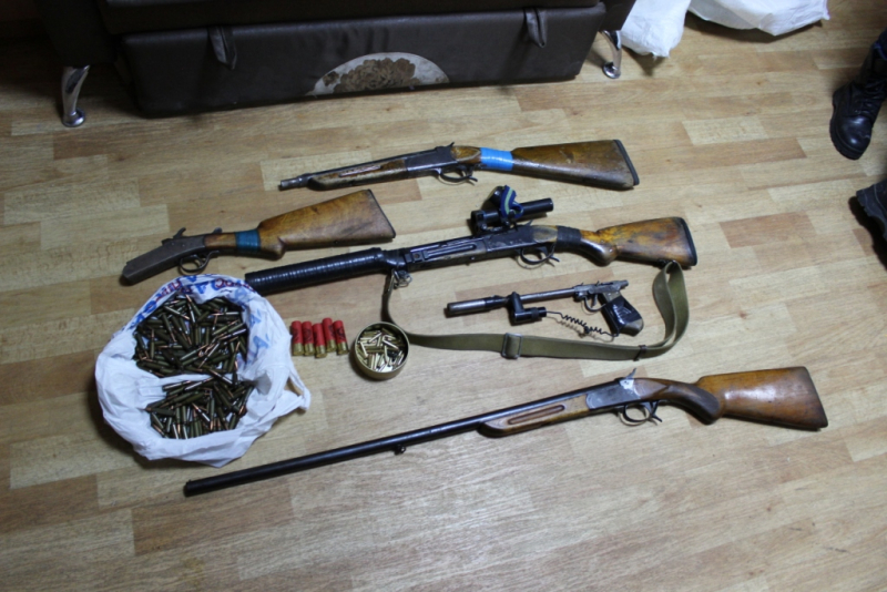 В Свердловской области, в одном из садовых товариществ, полицией найден и изъят небольшой оружейный арсенал В Свердловской области, в одном из садовых товариществ, полицией найден и изъят небольшой оружейный арсенал