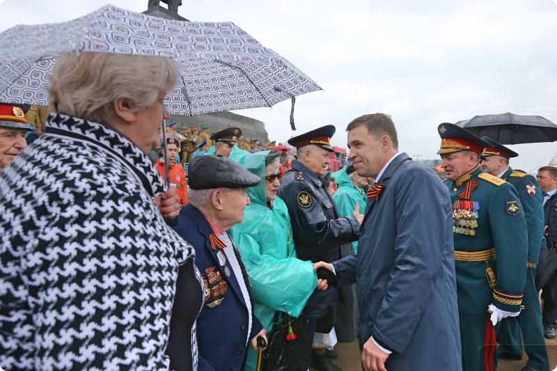 В Екатеринбурге прошел парад Победы В Екатеринбурге прошел парад Победы