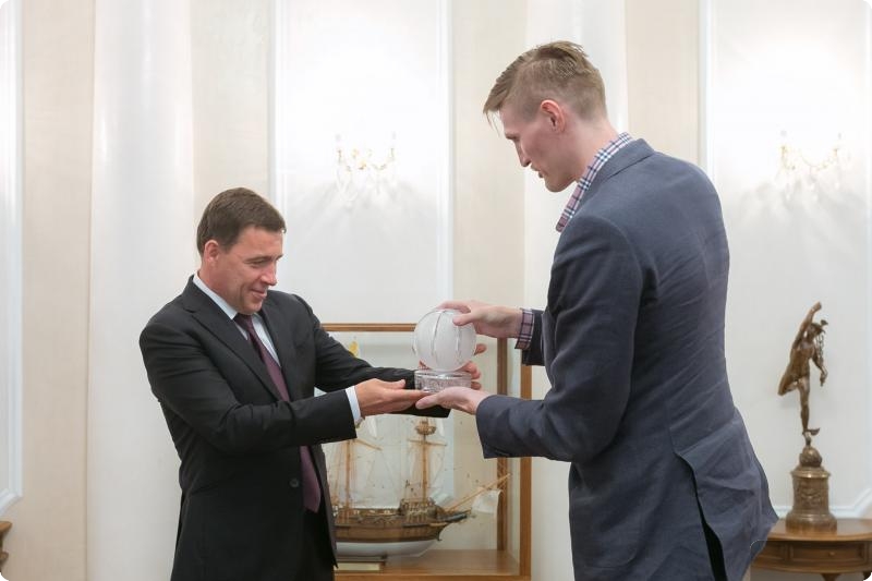 Евгений Куйвашев встретился с президентом Российской федерации баскетбола Евгений Куйвашев встретился с президентом Российской федерации баскетбола