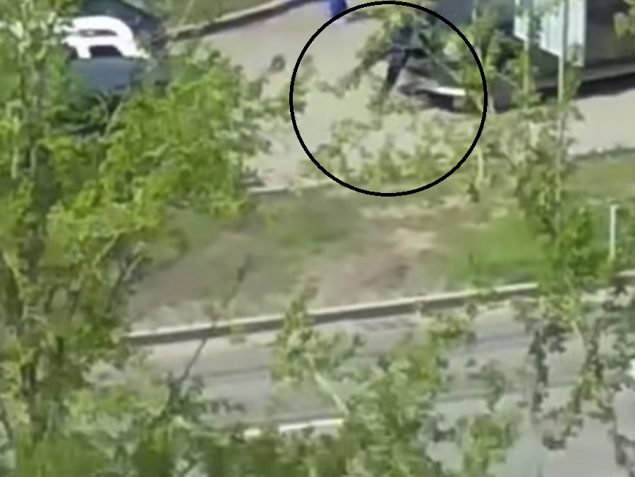 Екатеринбурге внедорожник наехал на сотрудника скорой помощи Екатеринбурге внедорожник наехал на сотрудника скорой помощи
