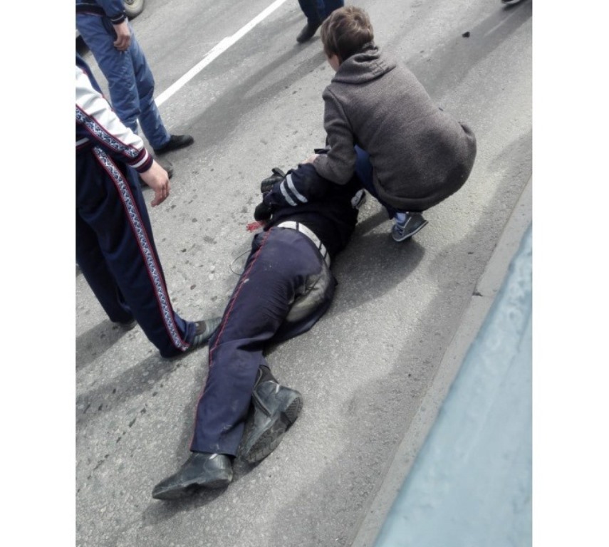 В Екатеринбурге при попытке остановить нарушителя разбился инспектор мотовзвода ГИБДД (ФОТО, ВИДЕО) В Екатеринбурге при попытке остановить нарушителя разбился инспектор мотовзвода ГИБДД (ФОТО, ВИДЕО)