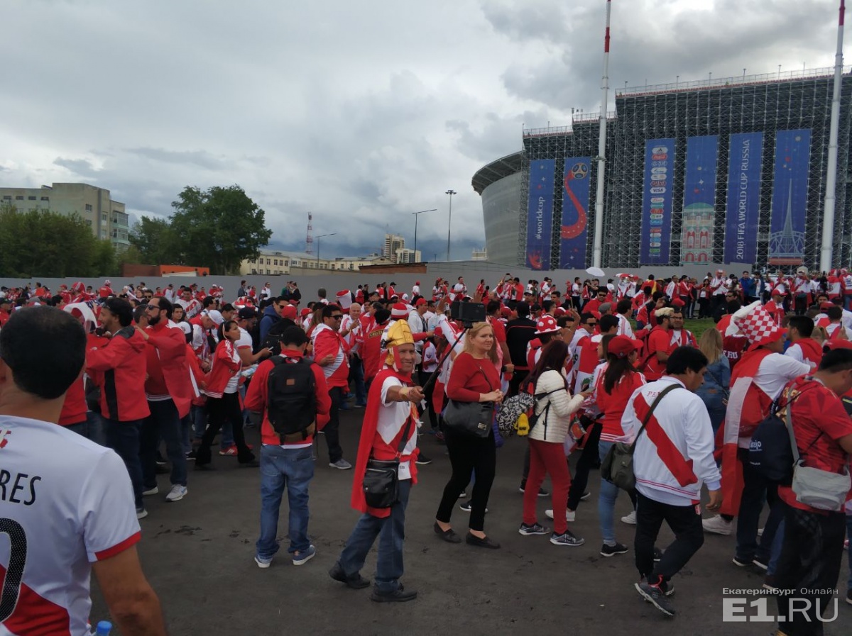 Такого Екатеринбург не видел со времён первомайских демонстраций в Советском Союзе. От поезда до стадиона. Без слов Такого Екатеринбург не видел со времён первомайских демонстраций в Советском Союзе. От поезда до стадиона. Без слов
