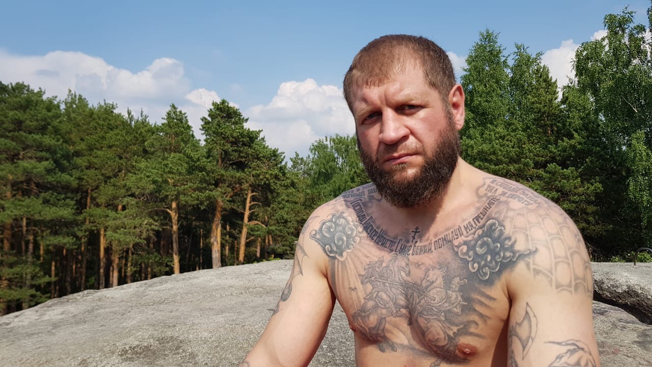 Александр Емельяненко и его соперник Виктор Пешта приехали в Екатеринбург Александр Емельяненко и его соперник Виктор Пешта приехали в Екатеринбург