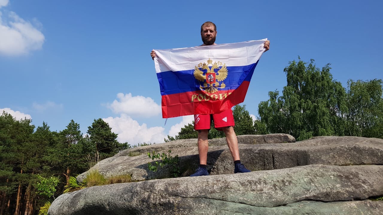 Александр Емельяненко и его соперник Виктор Пешта приехали в Екатеринбург Александр Емельяненко и его соперник Виктор Пешта приехали в Екатеринбург