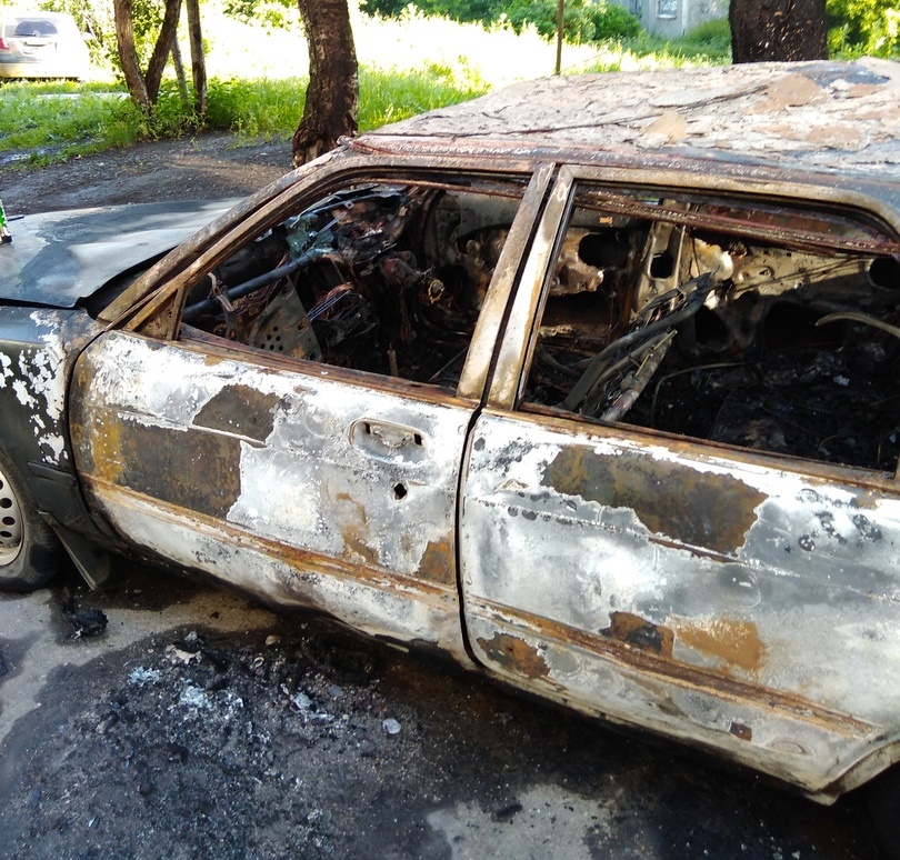Ночью в Первоуральске сгорела Toyota Ночью в Первоуральске сгорела Toyota