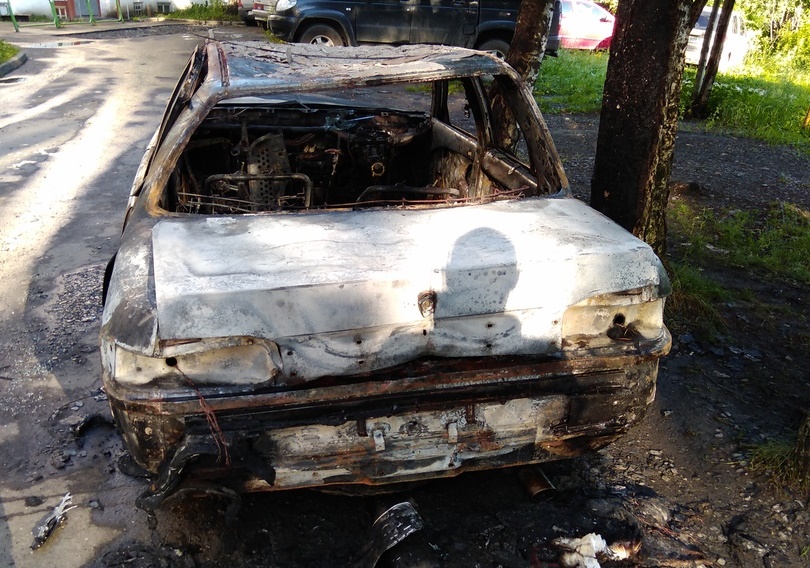 Ночью в Первоуральске сгорела Toyota Ночью в Первоуральске сгорела Toyota