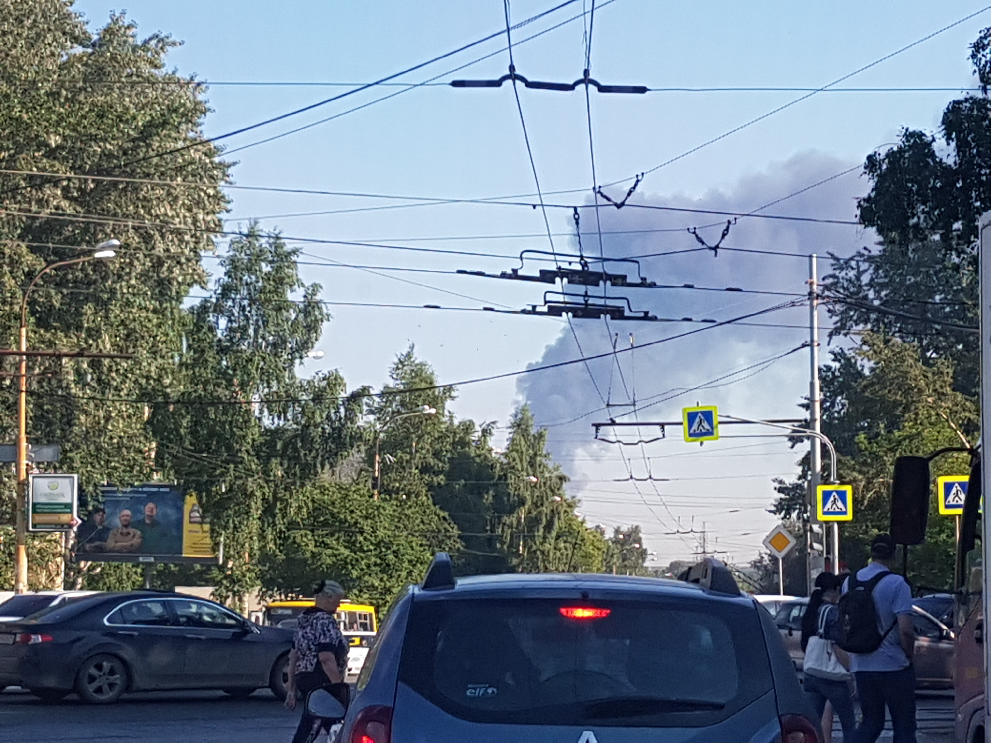 Крупный пожар в Екатеринбурге: горят склады на Совхозной Крупный пожар в Екатеринбурге: горят склады на Совхозной