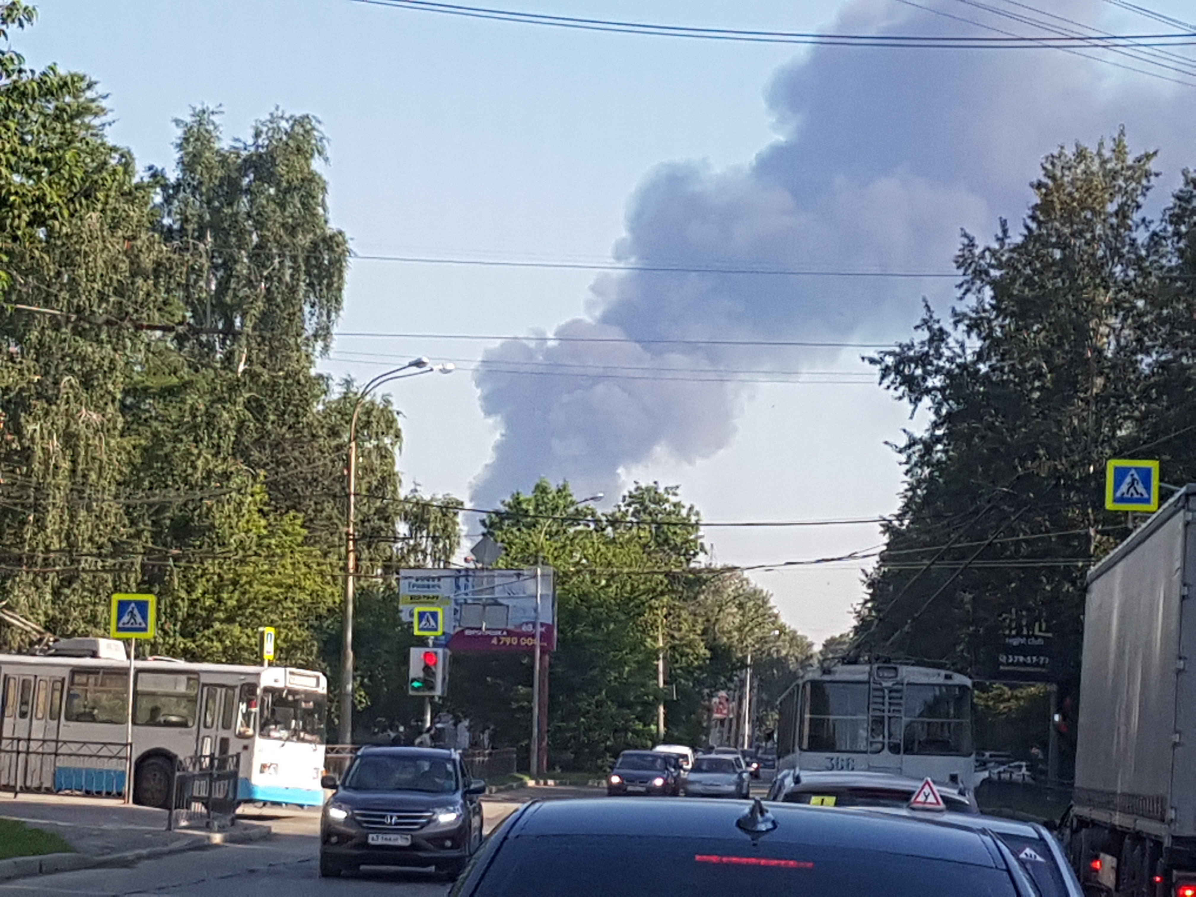 Крупный пожар в Екатеринбурге: горят склады на Совхозной Крупный пожар в Екатеринбурге: горят склады на Совхозной