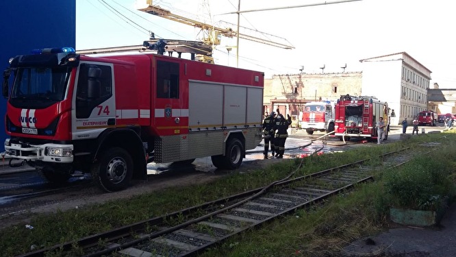 Пожар на складе в Екатеринбурге локализован. Угрозы распространения огня нет Пожар на складе в Екатеринбурге локализован. Угрозы распространения огня нет