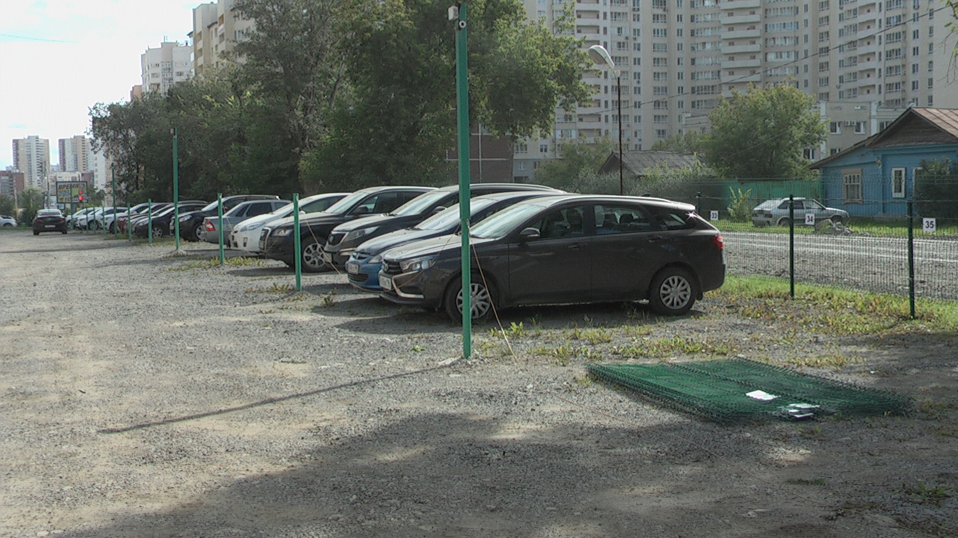 На улице Авиационной ликвидировали нелегальную автостоянку На улице Авиационной ликвидировали нелегальную автостоянку