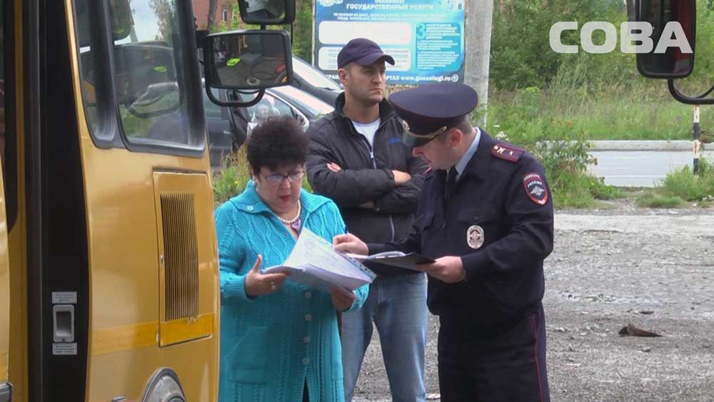 В Екатеринбурге сотрудники ГИБДД проверили школьные автобусы В Екатеринбурге сотрудники ГИБДД проверили школьные автобусы