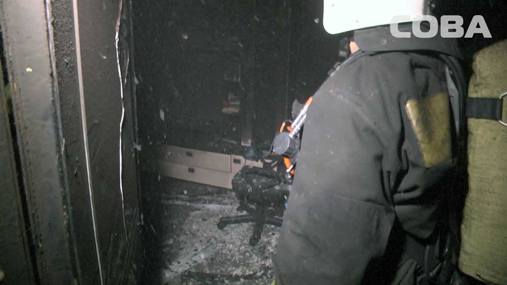 Ночью из дома на Малышева эвакуировали 37 человек Ночью из дома на Малышева эвакуировали 37 человек