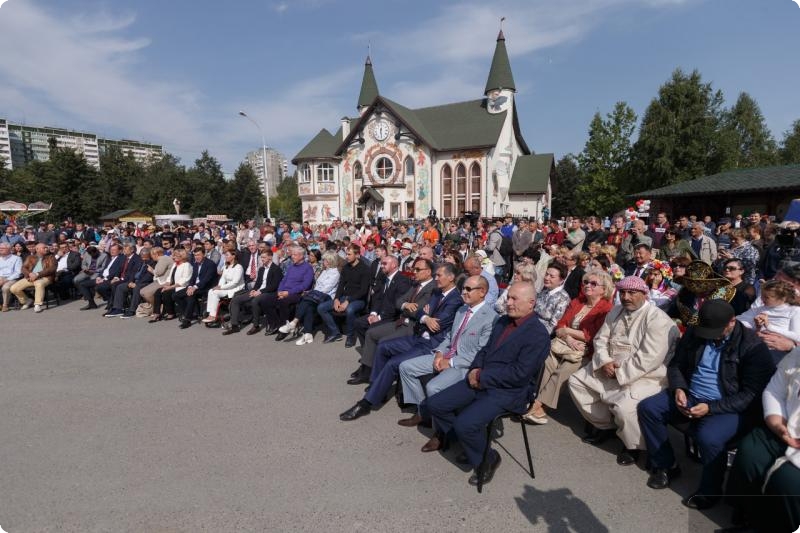 Екатеринбург отпраздновал День народов Среднего Урала Екатеринбург отпраздновал День народов Среднего Урала
