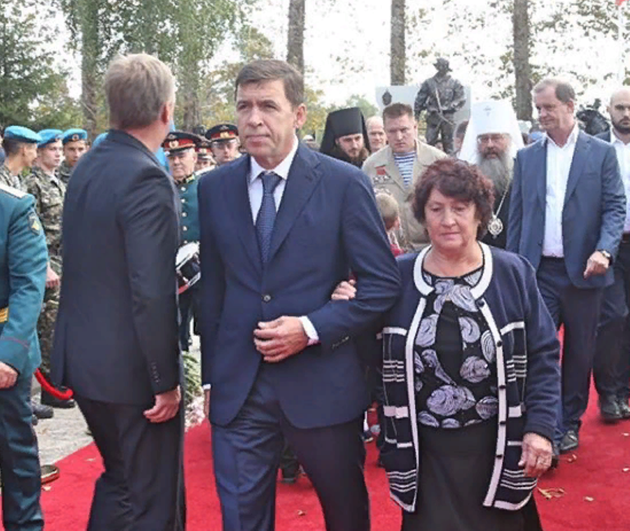 В поселке Исток открыли памятник бойцу группы «Альфа» Александру Гуменюку В поселке Исток открыли памятник бойцу группы «Альфа» Александру Гуменюку