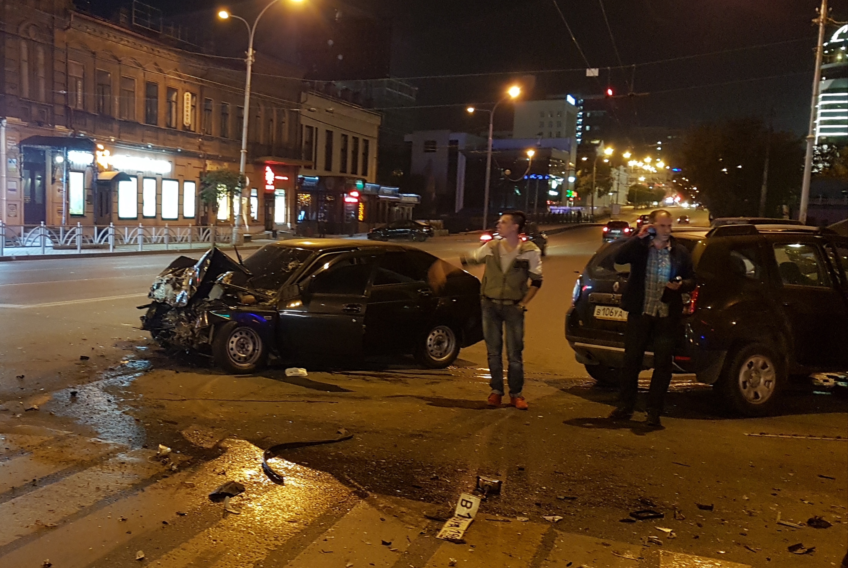 Жёсткое ДТП произошло ночью в центре Екатеринбурга Жёсткое ДТП произошло ночью в центре Екатеринбурга