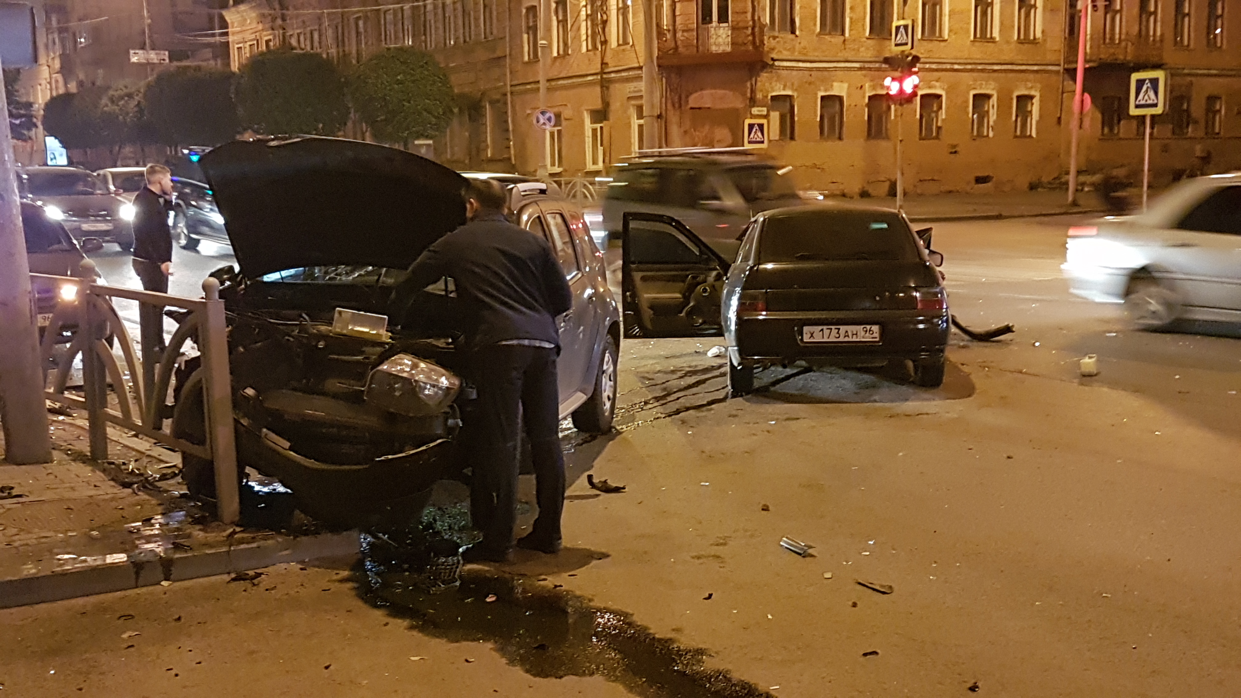 Жёсткое ДТП произошло ночью в центре Екатеринбурга Жёсткое ДТП произошло ночью в центре Екатеринбурга