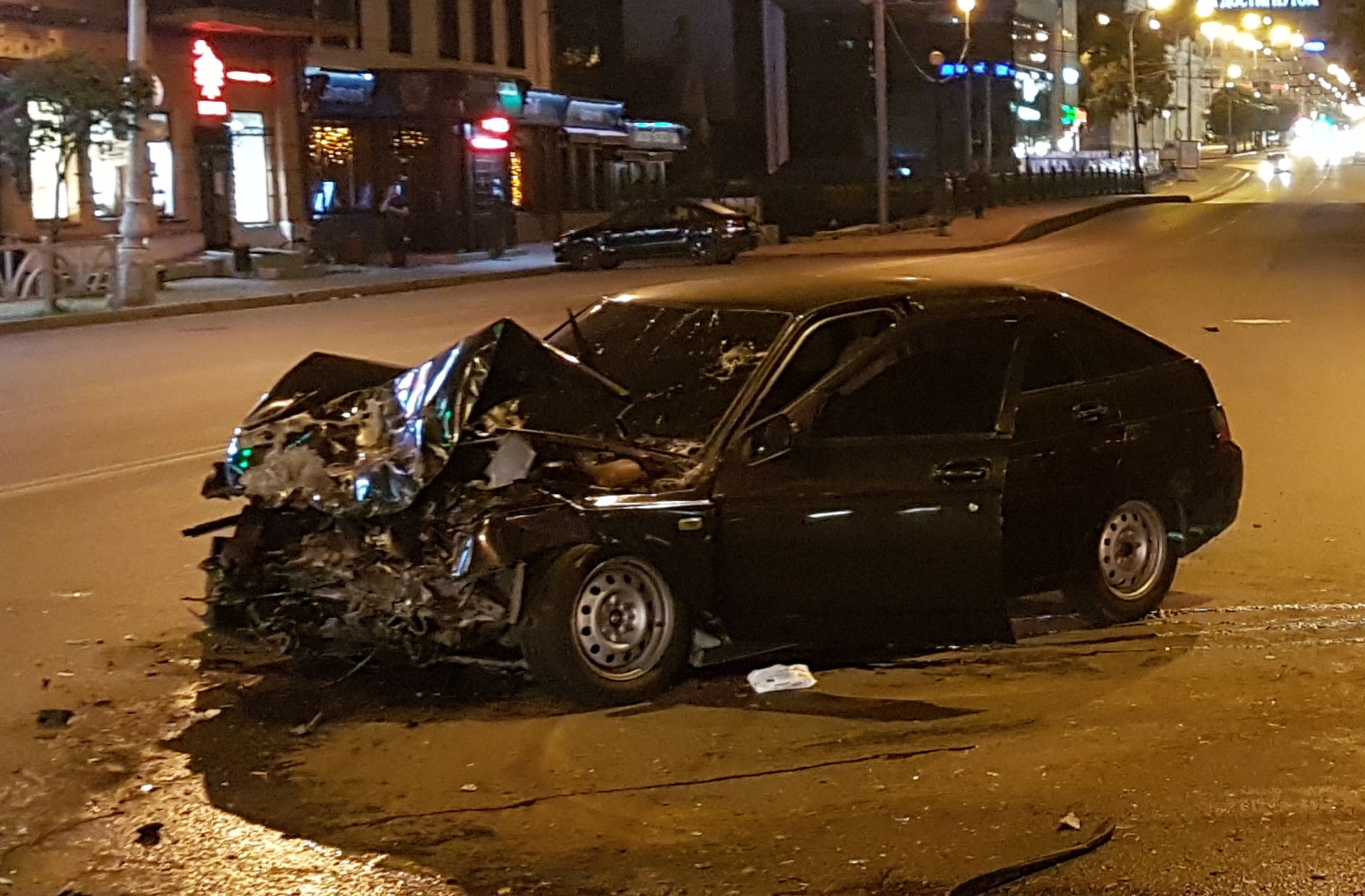 Жёсткое ДТП произошло ночью в центре Екатеринбурга Жёсткое ДТП произошло ночью в центре Екатеринбурга