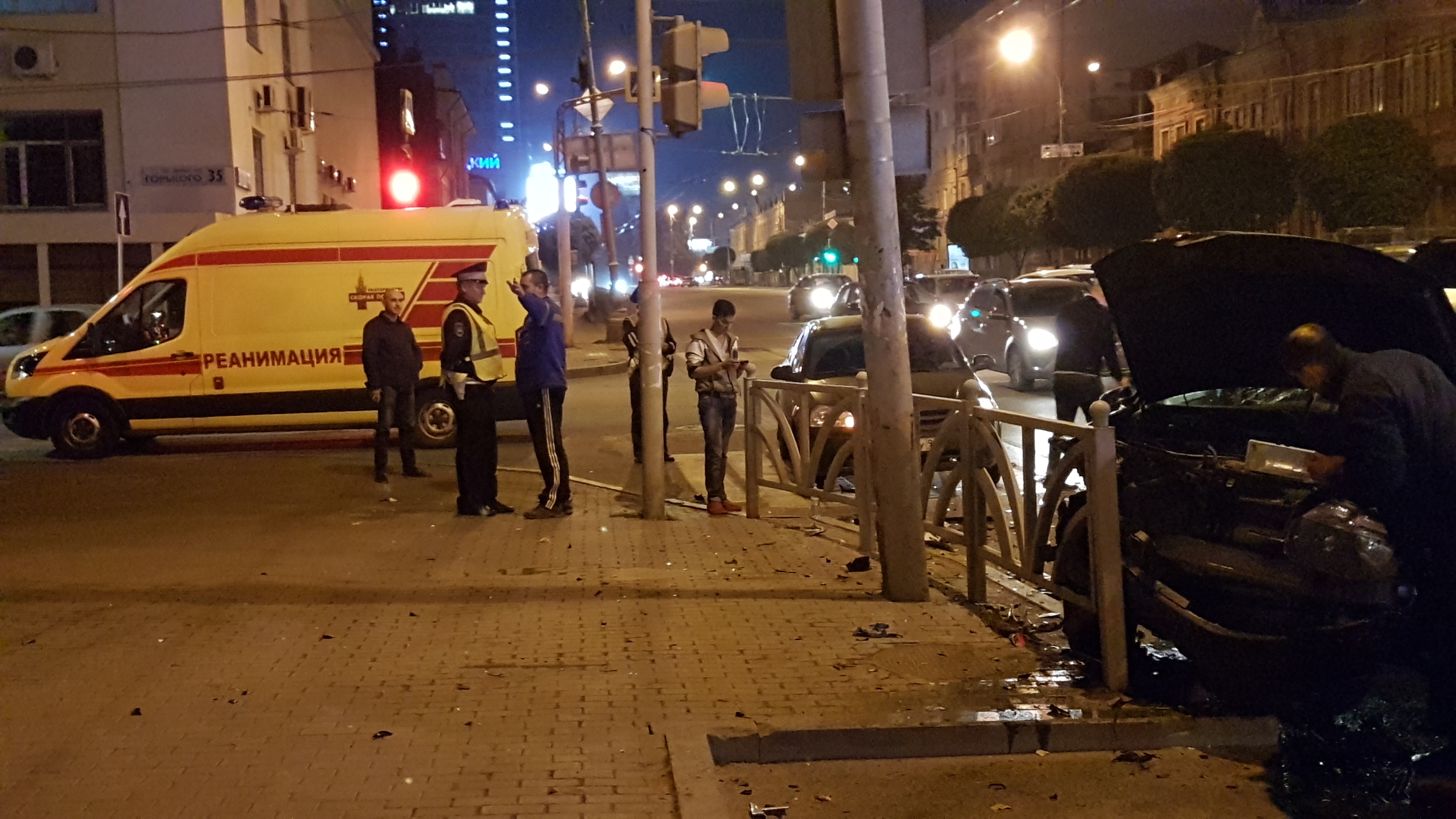 Жёсткое ДТП произошло ночью в центре Екатеринбурга Жёсткое ДТП произошло ночью в центре Екатеринбурга