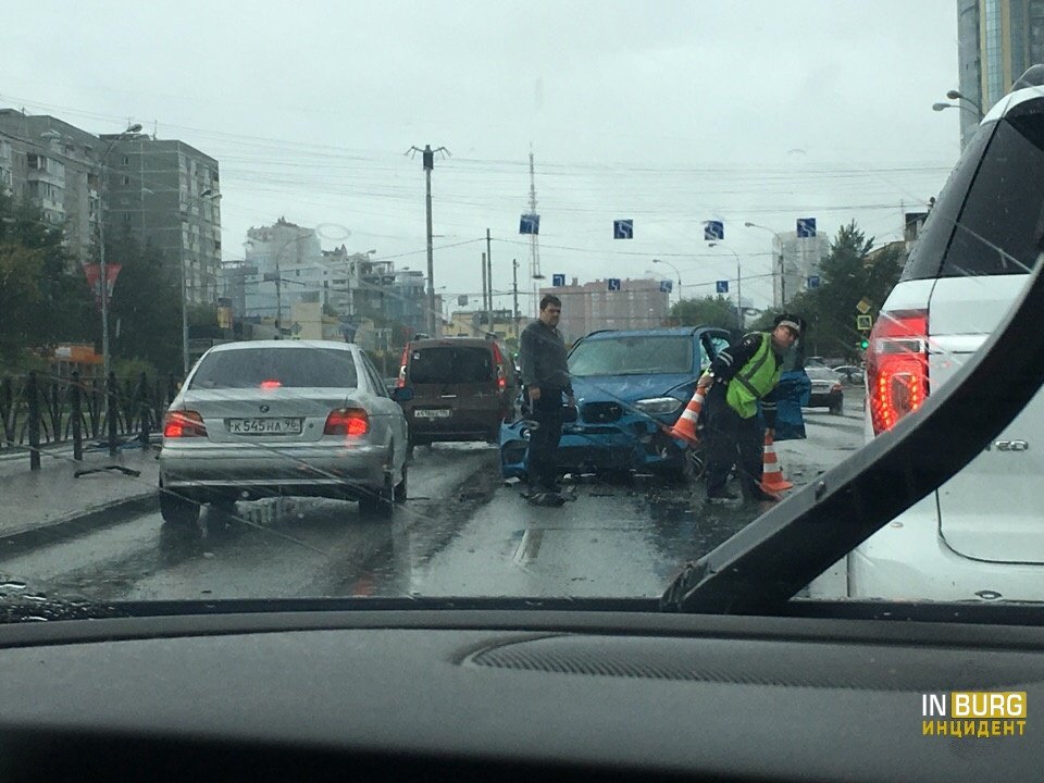 В Екатеринбурге дождь стал причиной нескольких ДТП В Екатеринбурге дождь стал причиной нескольких ДТП
