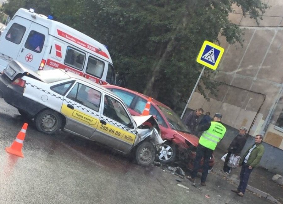 В Екатеринбурге дождь стал причиной нескольких ДТП В Екатеринбурге дождь стал причиной нескольких ДТП