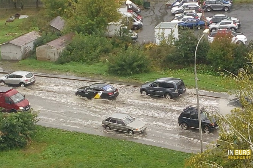 В Екатеринбурге дождь стал причиной нескольких ДТП В Екатеринбурге дождь стал причиной нескольких ДТП