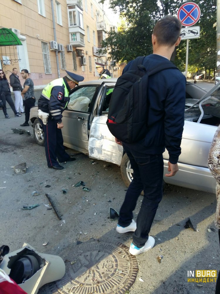 Серьёзное ДТП произошло воскресным утром в центре Екатеринбурга Серьёзное ДТП произошло воскресным утром в центре Екатеринбурга