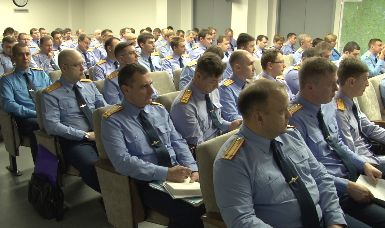 Глава свердловского СУ СКР потребовал усилить профилактику преступлений среди несовершеннолетних Глава свердловского СУ СКР потребовал усилить профилактику преступлений среди несовершеннолетних
