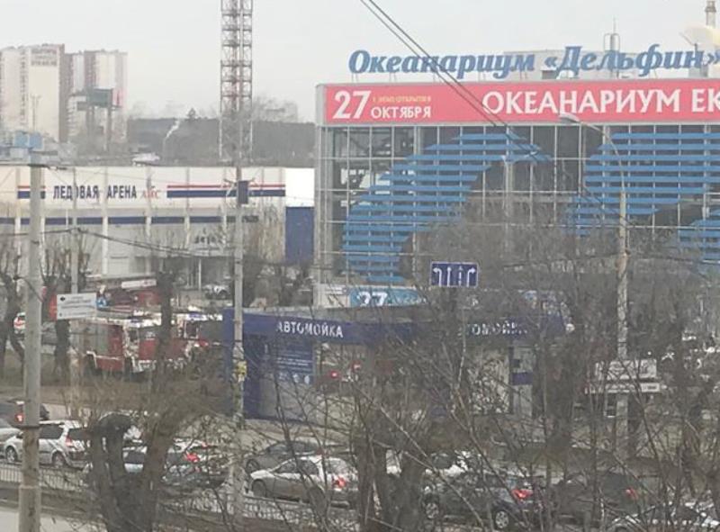 Из-за сработавшей сигнализации из кинотеатра на Щербакова эвакуировали 99 человек Из-за сработавшей сигнализации из кинотеатра на Щербакова эвакуировали 99 человек