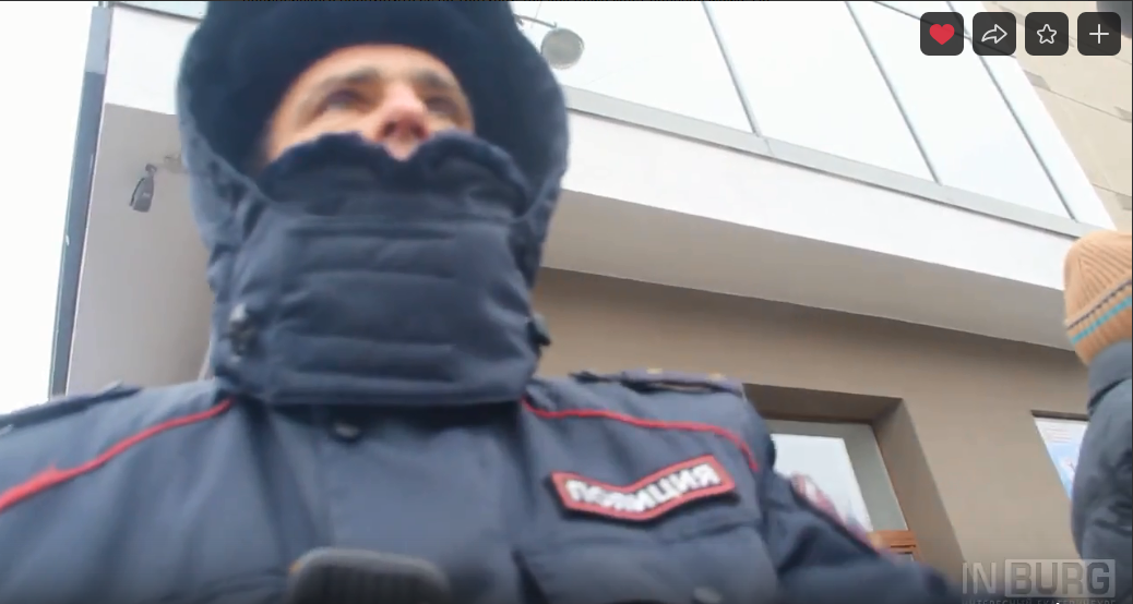 Универсиада против окультуривания и не только: в Екатеринбурге из-за эстафеты полиция не пропустила женщину с ребёнком в Оперный театр Универсиада против окультуривания и не только: в Екатеринбурге из-за эстафеты полиция не пропустила женщину с ребёнком в Оперный театр