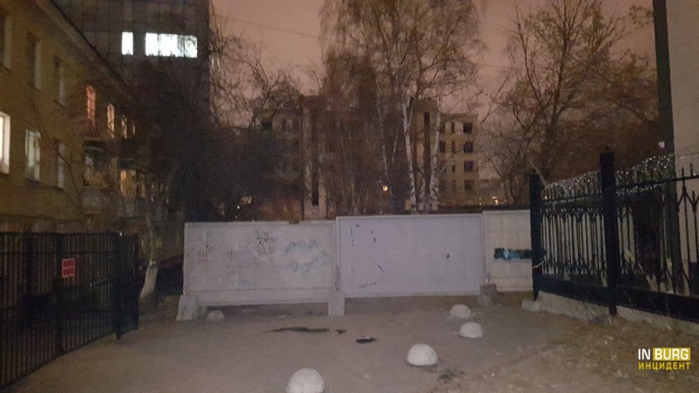 В Екатеринбурге на Чапаева снесут заброшенное здание В Екатеринбурге на Чапаева снесут заброшенное здание