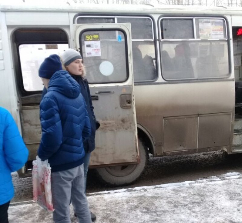 В Каменске-Уральском в салоне автобуса 19-го маршрута произошла резня В Каменске-Уральском в салоне автобуса 19-го маршрута произошла резня