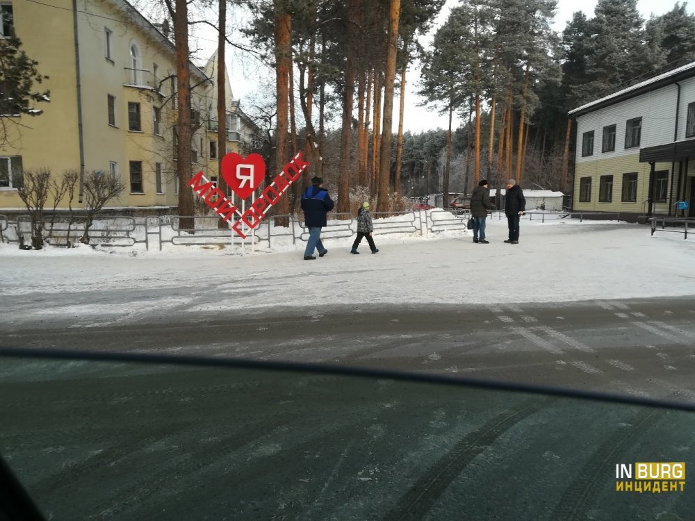 В Екатеринбурге территория 19-го военного городка превратилась в большую мусорную свалку В Екатеринбурге территория 19-го военного городка превратилась в большую мусорную свалку