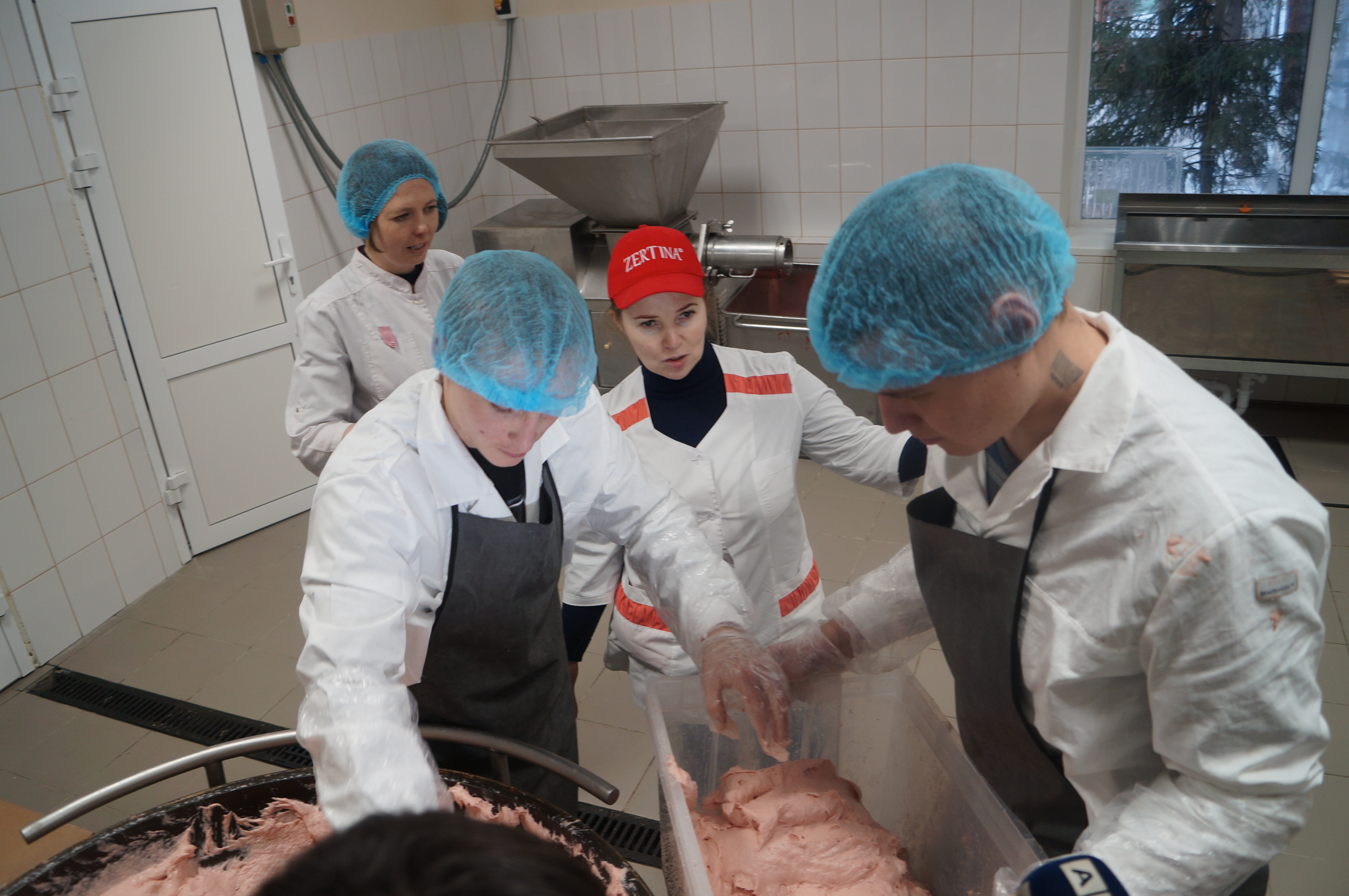 В первоуральской колонии открылось производство сосисок. Руководство хочет продавать их по всей России В первоуральской колонии открылось производство сосисок. Руководство хочет продавать их по всей России