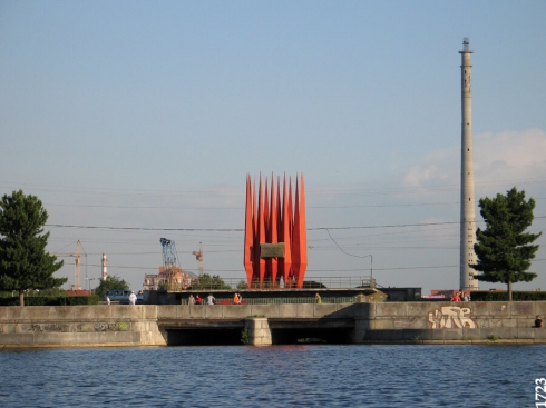 Хотя бы изо льда: в Екатеринбурге вновь появилась Краснознамённая группа